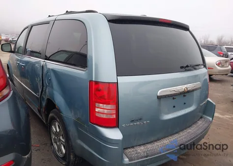 2010 Chrysler Town & Country Touring z USA, uszkodzony, nr VIN 2A4RR5D12AR300475